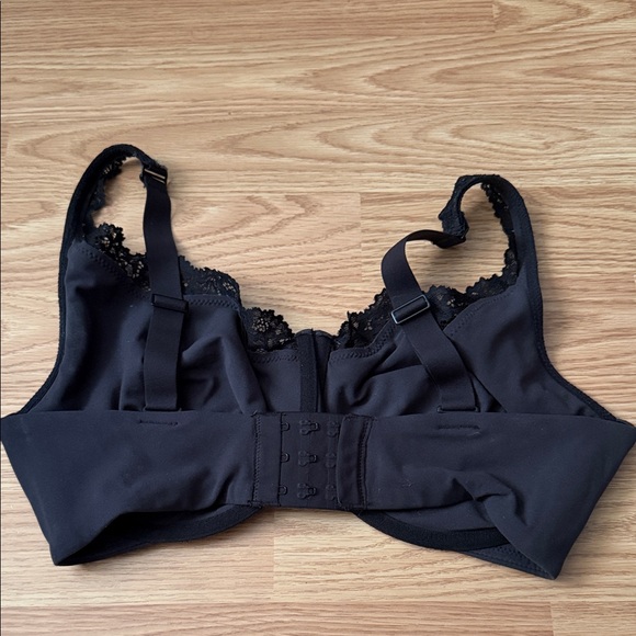 SKIMS Black Lace Detail Bra - Picture 2 of 3